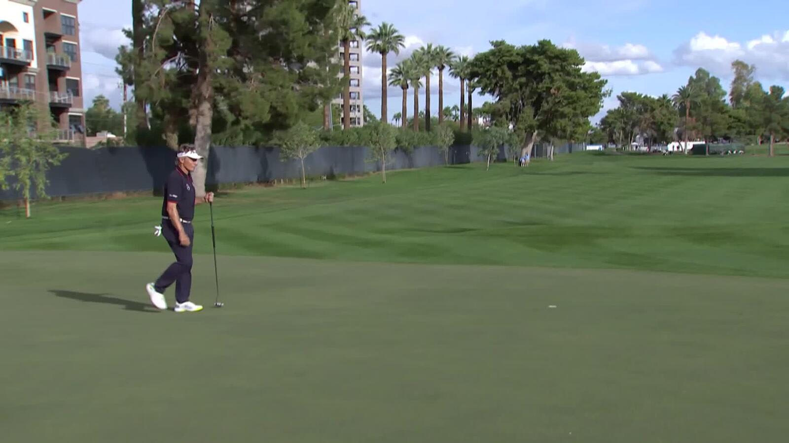 Bernhard Langer makes birdie putt on No. 14 at Charles Schwab Cup Championship