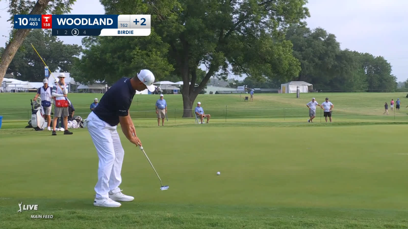 Gary Woodland sinks birdie putt from the fringe at Charles Schwab