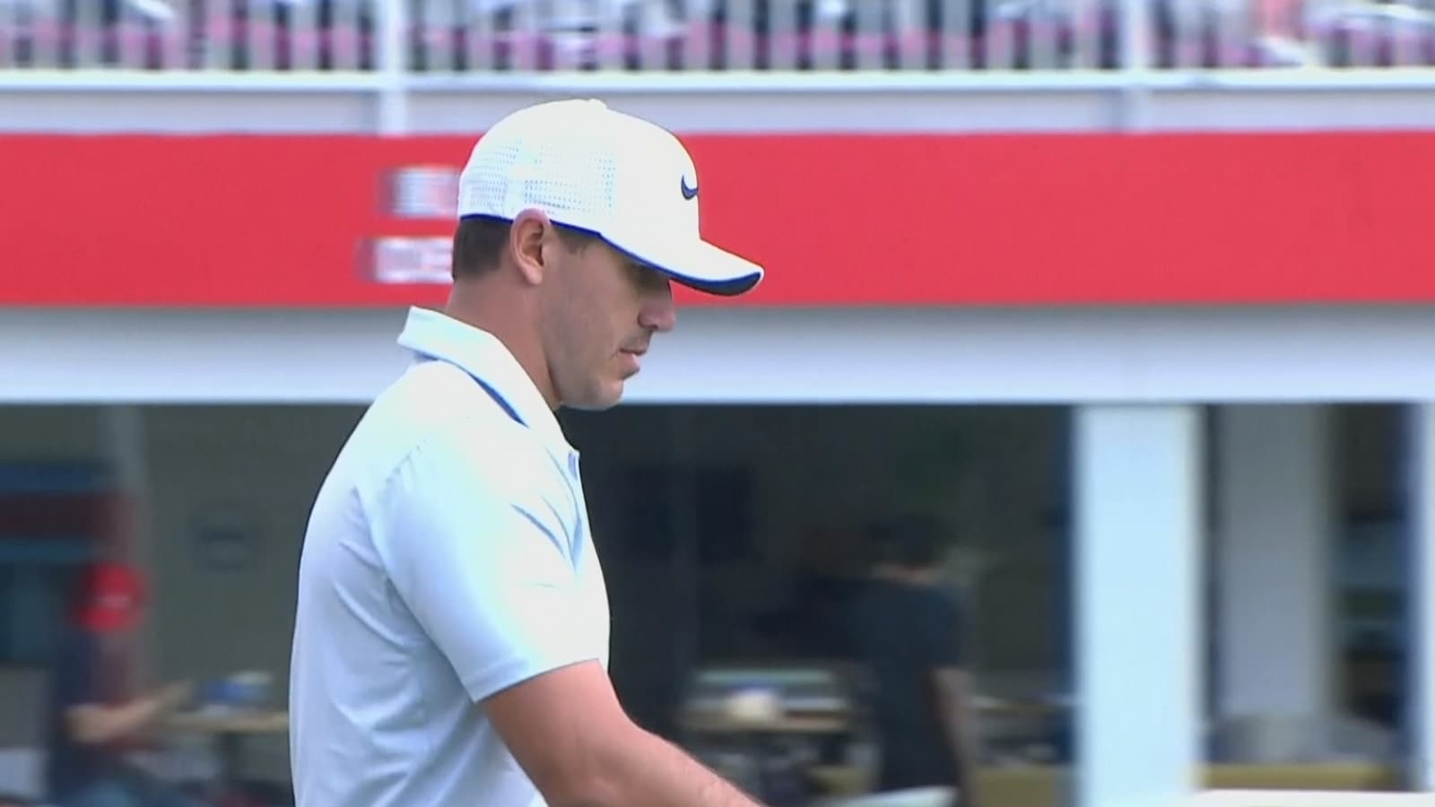 Brooks Koepka drops in a 21-footer for eagle at HSBC Champions