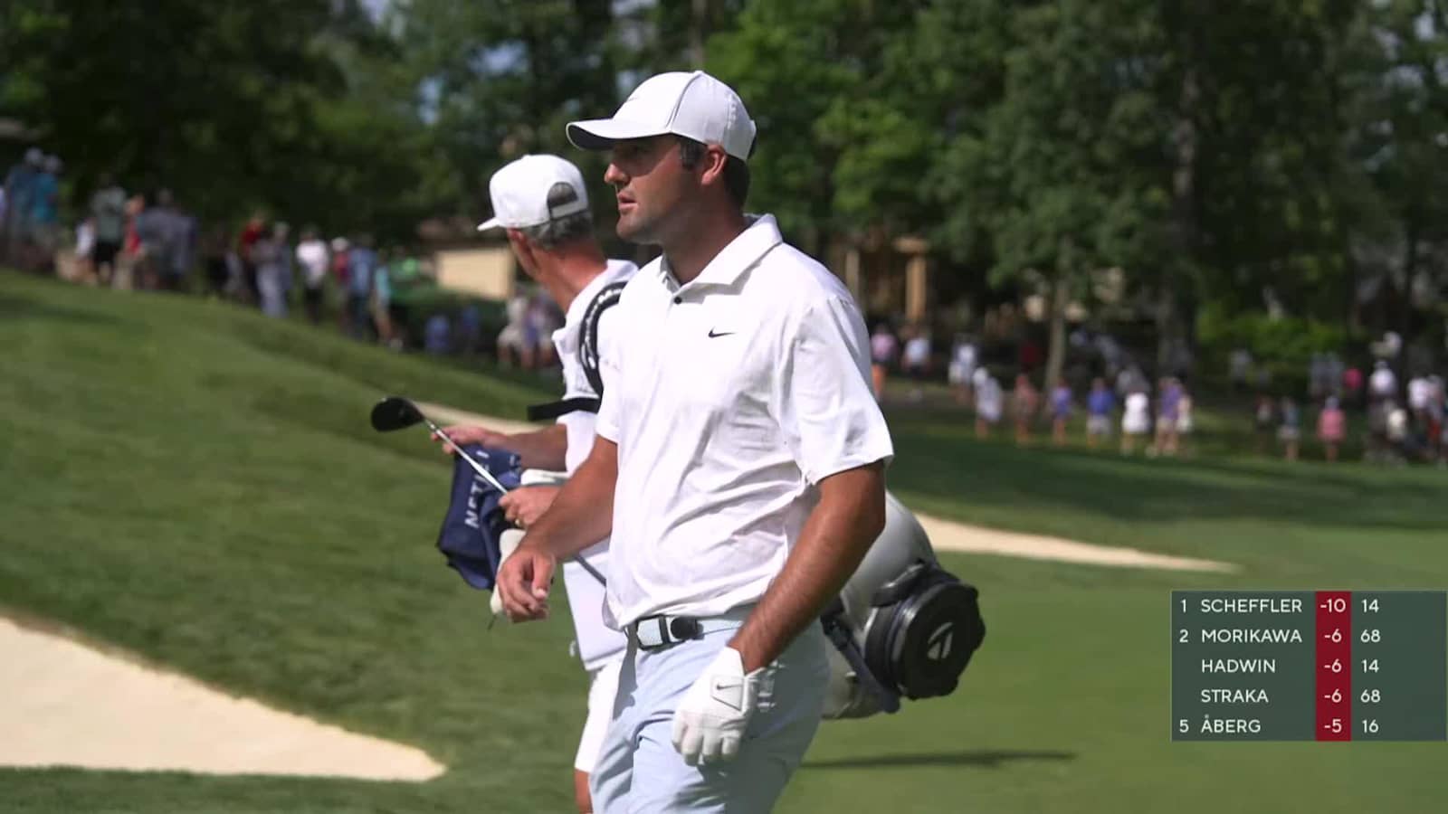 Scottie Scheffler reaches in two to set up birdie at the Memorial
