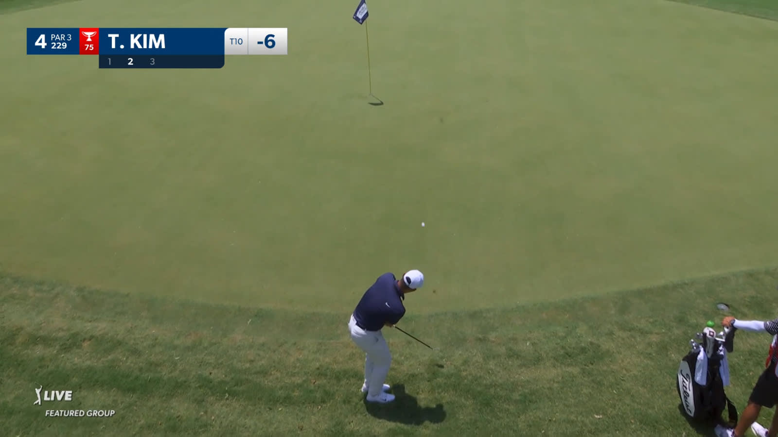 Tom Kim chips in for birdie at Charles Schwab