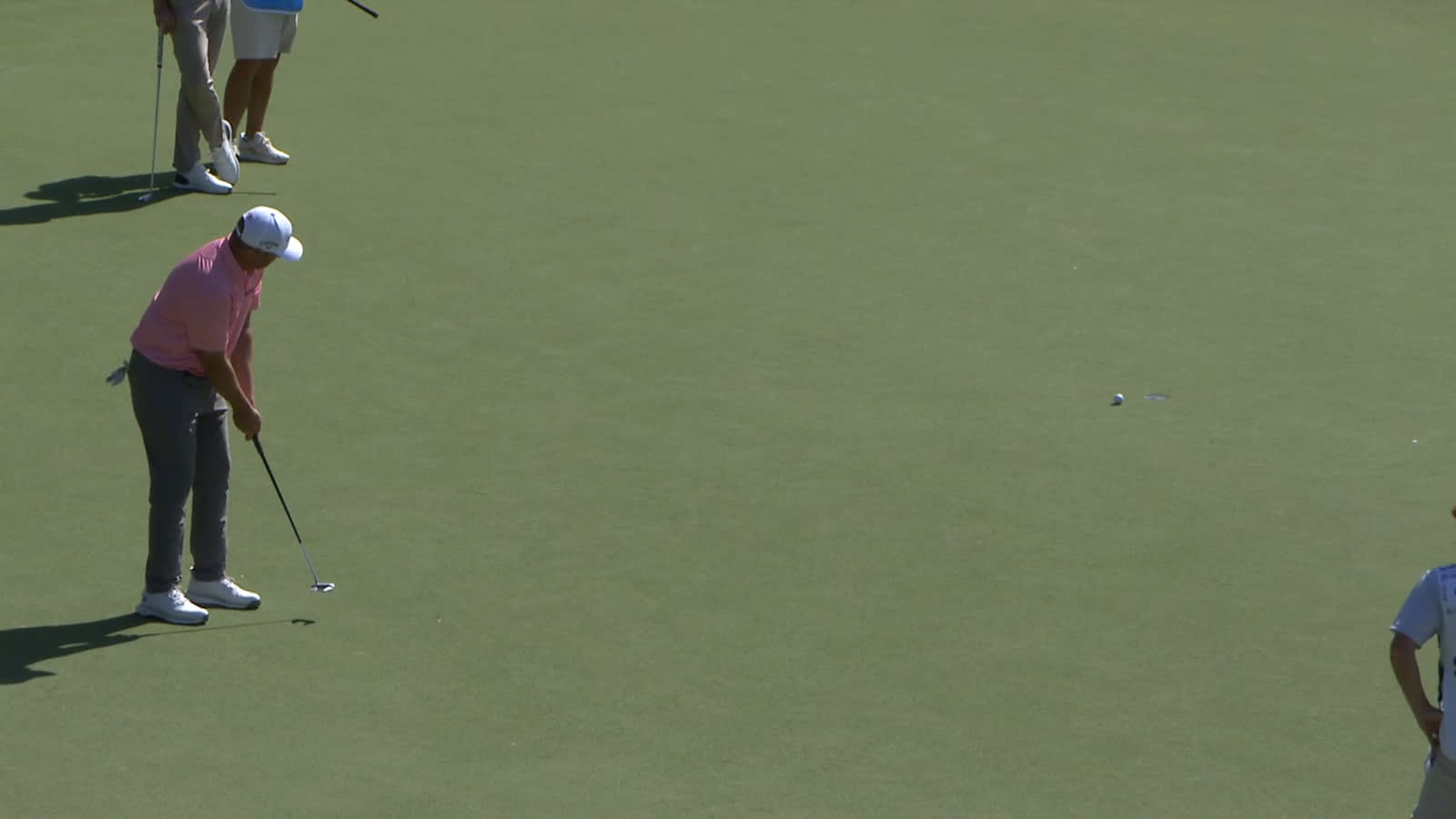 Brice Garnett sinks birdie putt at The Sentry