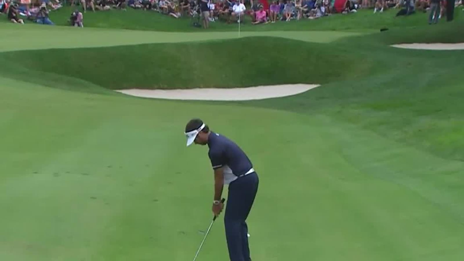 Bubba Watson’s clutch approach sets up birdie at Travelers