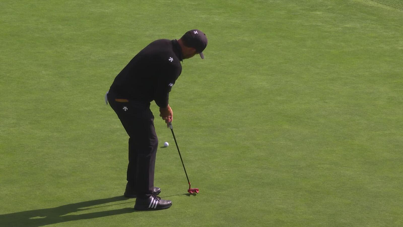 Xander Schauffele pours in 15-foot birdie putt on No. 13 at Pebble Beach