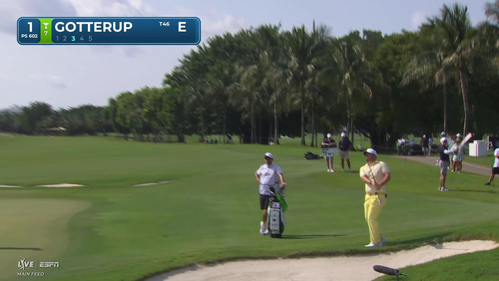 Chris Gotterup drains 9-foot birdie putt on No. 1 at Cadillac