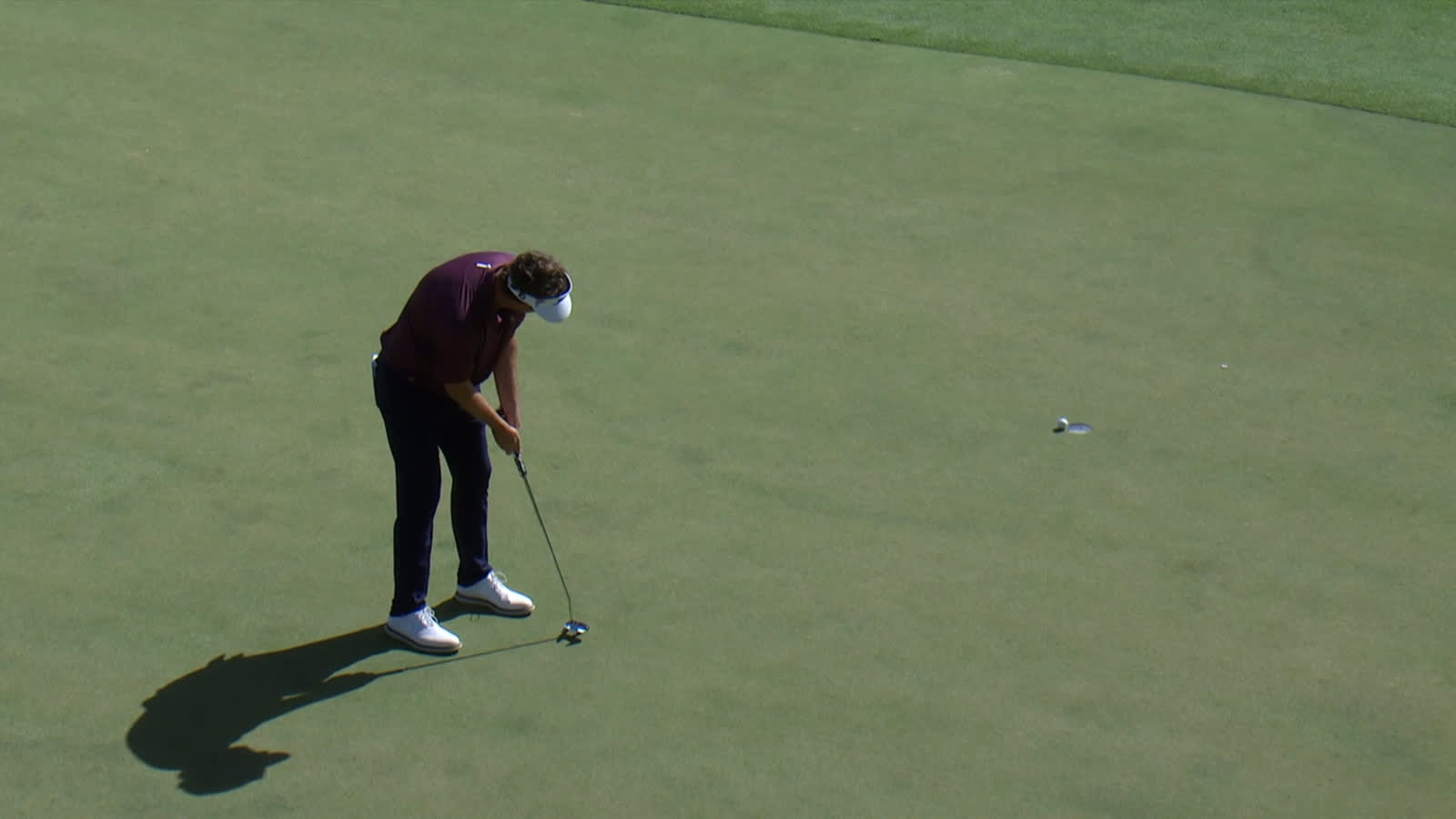 Taylor Dickson curls in birdie putt at Sony Open