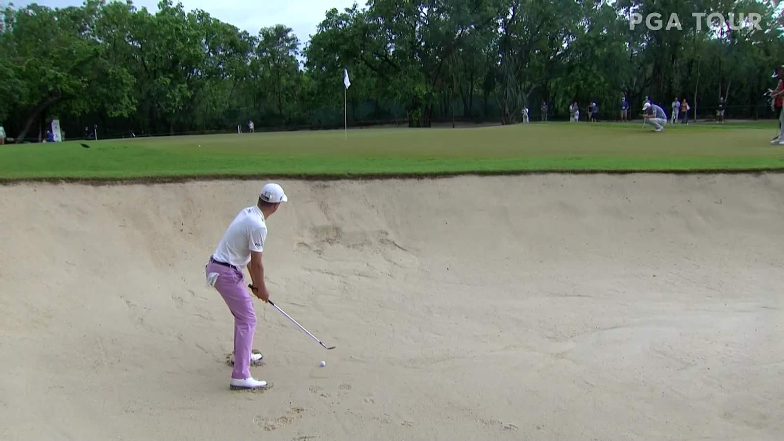 Justin Thomas bunker shot leads to birdie putt at Mayakoba