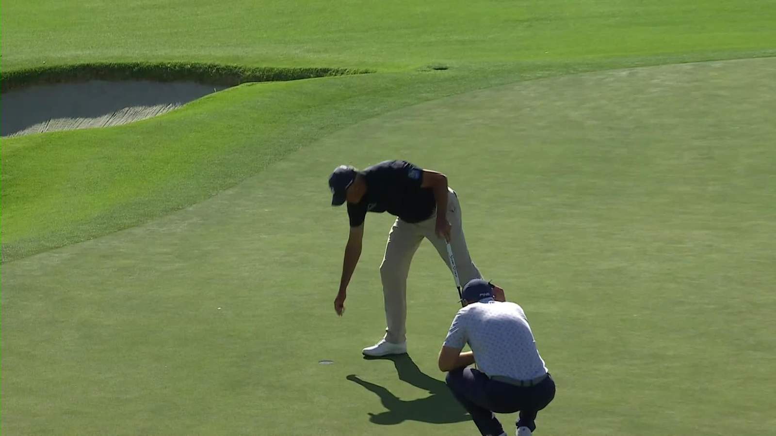 Matt Kuchar drains 15-footer for birdie at Genesis