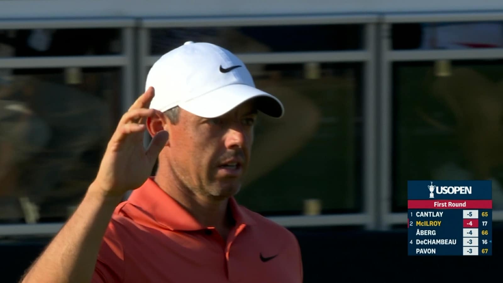 Rory McIlroy buries 19-foot birdie for a share of the lead at the U.S. Open