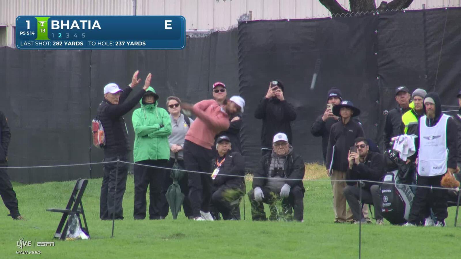 Akshay Bhatia sinks 7-foot birdie putt on No. 1 at The Genesis