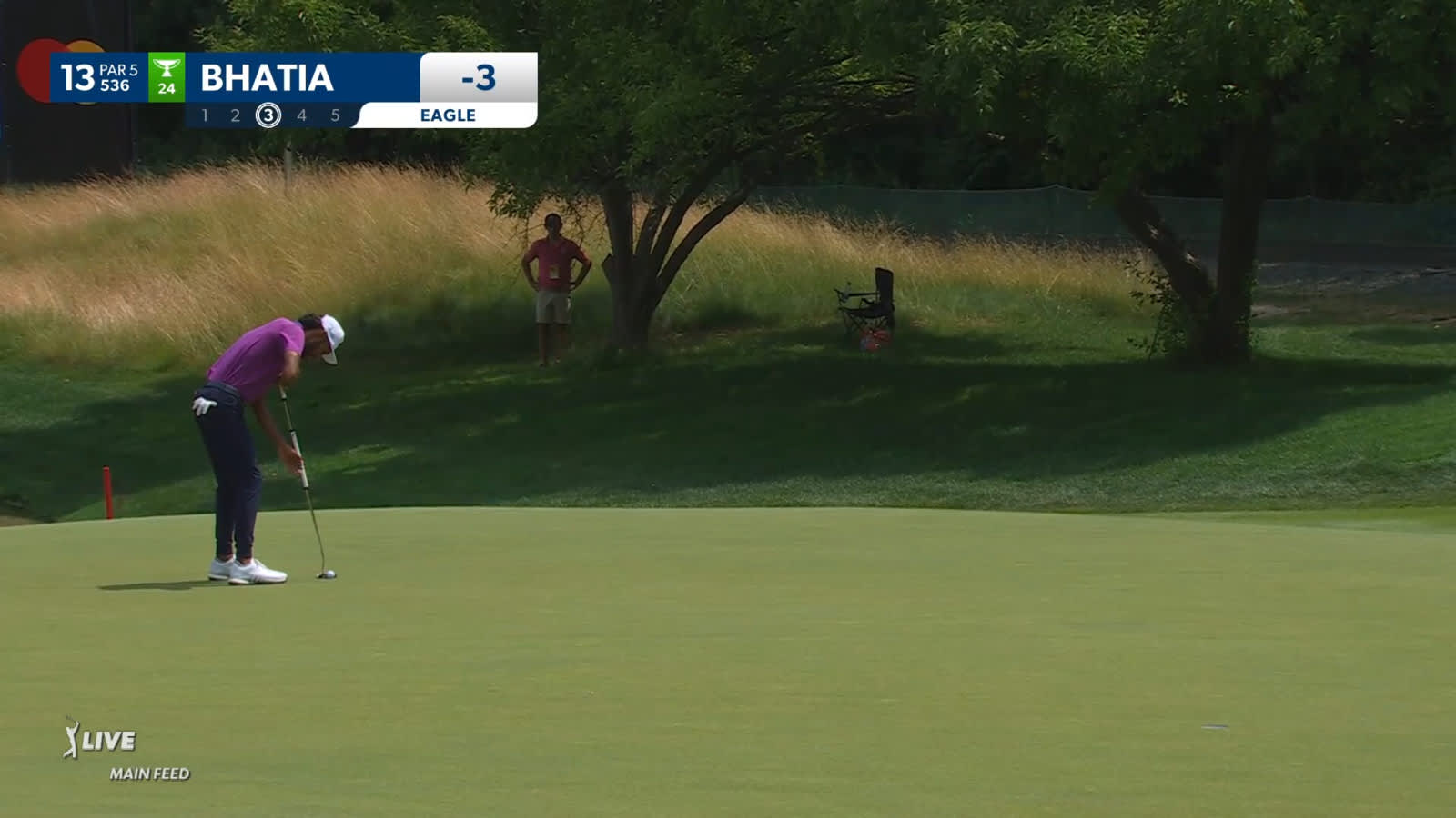 Akshay Bhatia sinks 28-foot eagle putt at Travelers