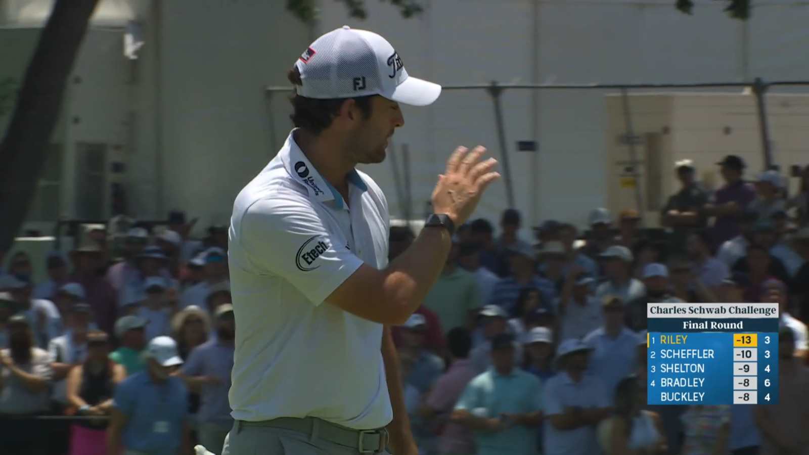 Davis Riley rolls in clutch 27-footer for birdie to open Round 4 at Charles Schwab