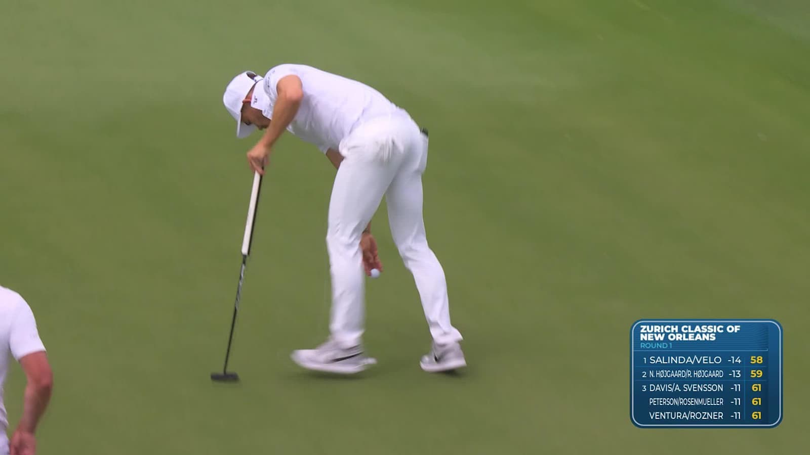 Camilo Villegas makes birdie on No. 16 at Zurich Classic