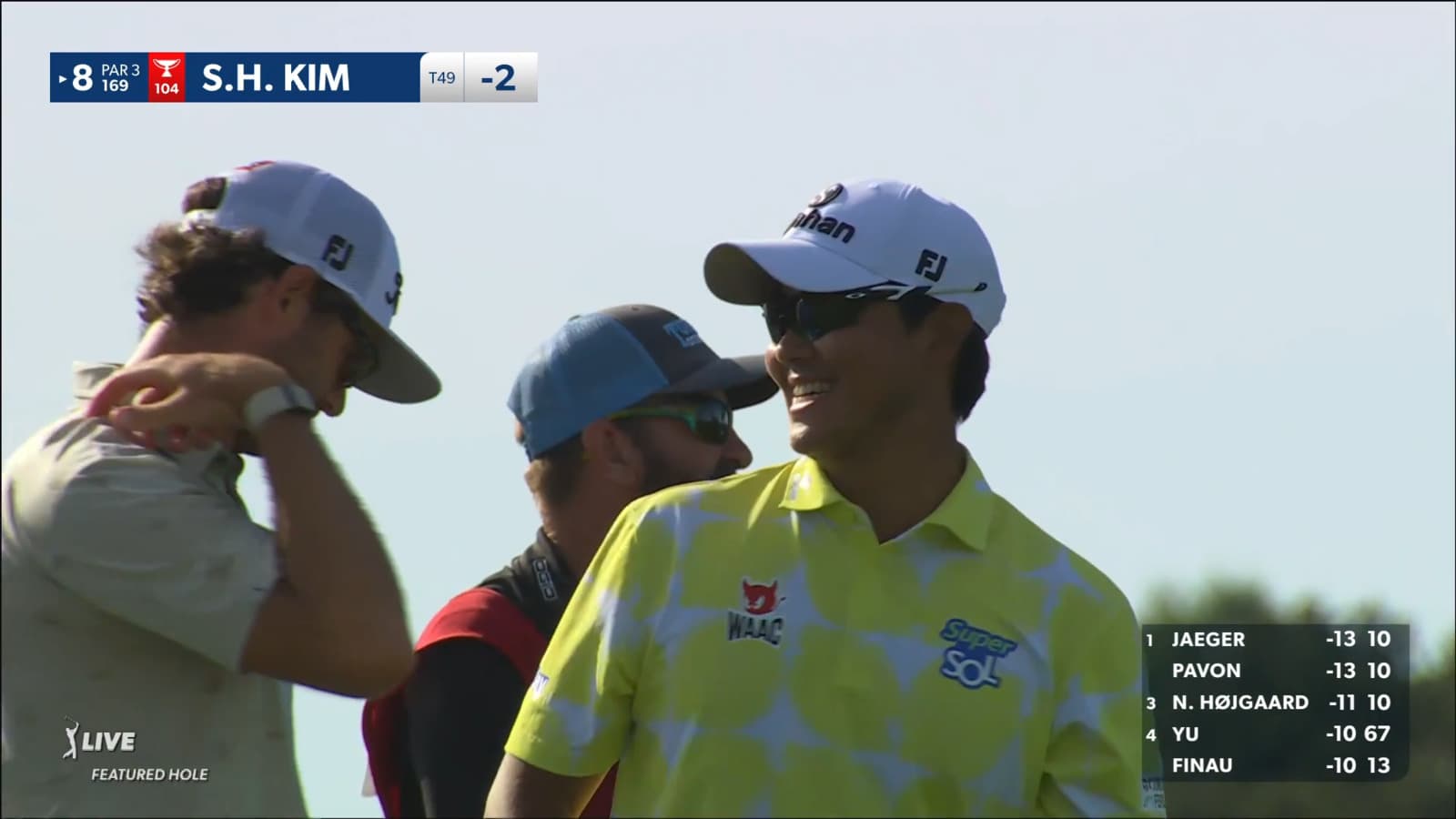 S.H. Kim throws a dart to set up birdie at Farmers