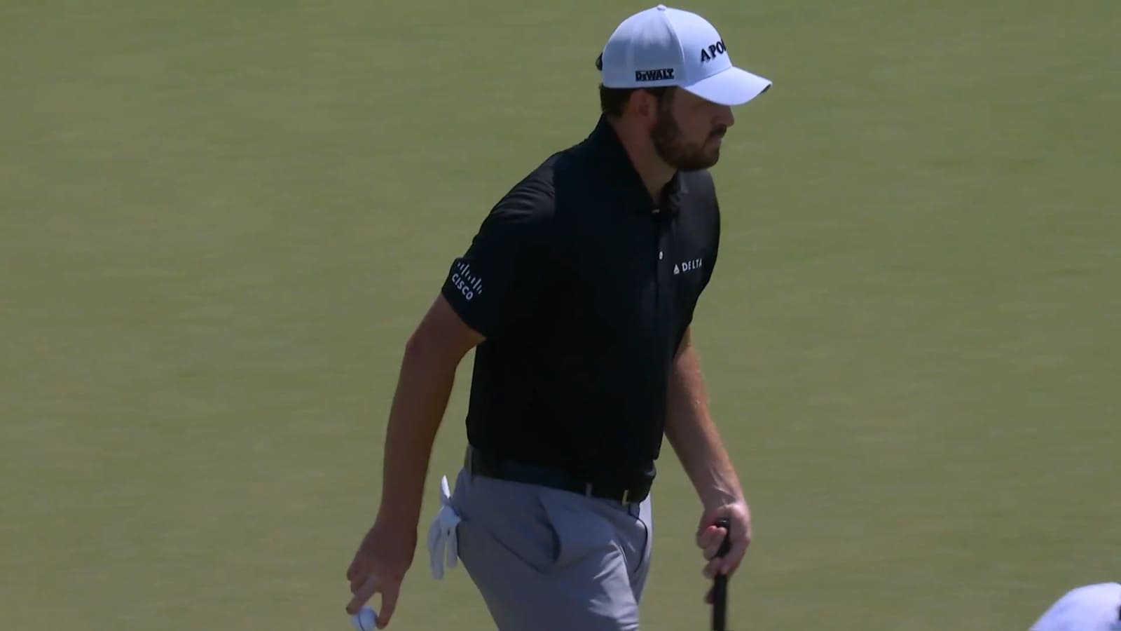 Patrick Cantlay sinks 17-foot putt for birdie at TOUR Championship