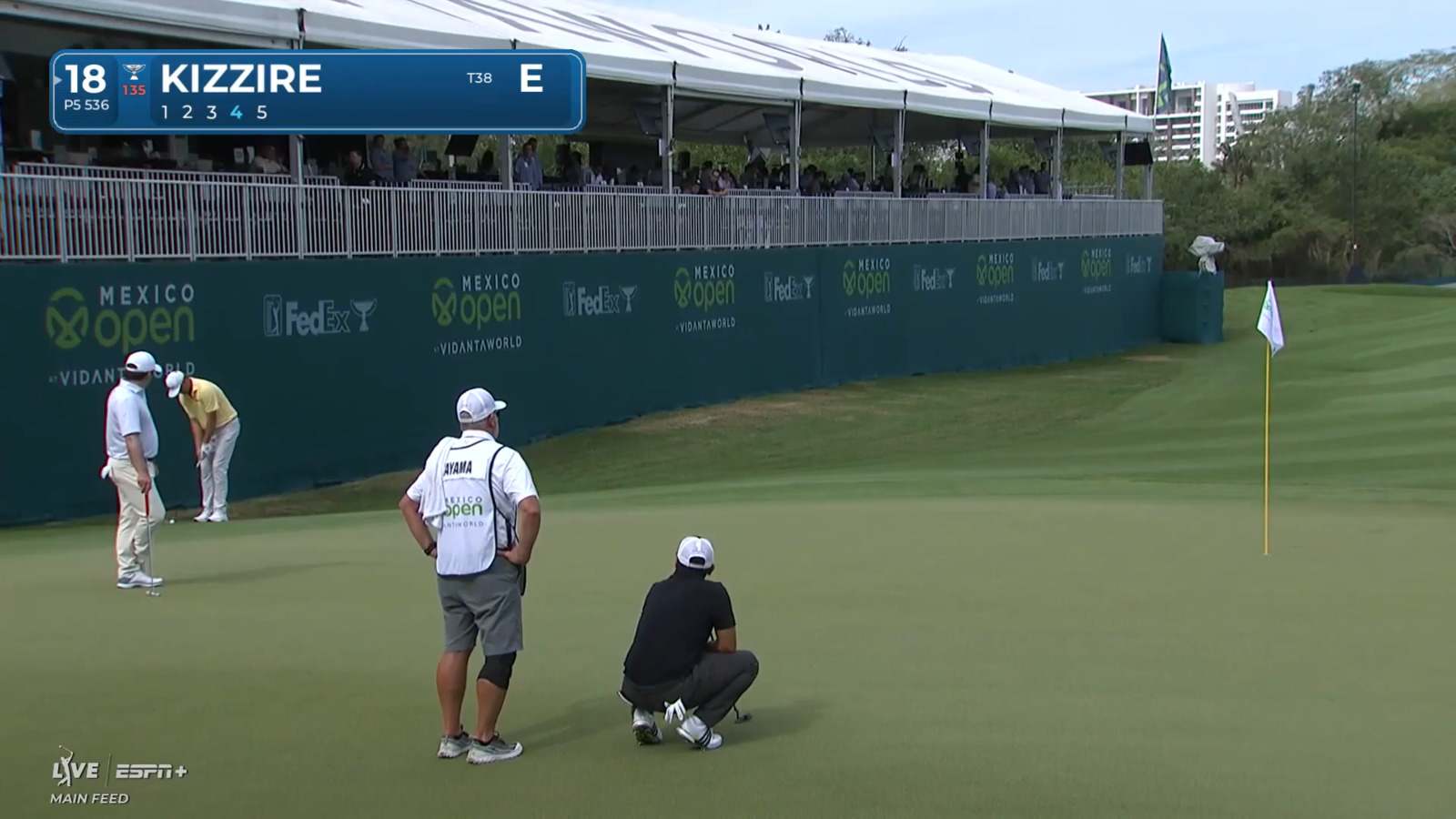Patton Kizzire rolls in chip shot for birdie at Mexico Open