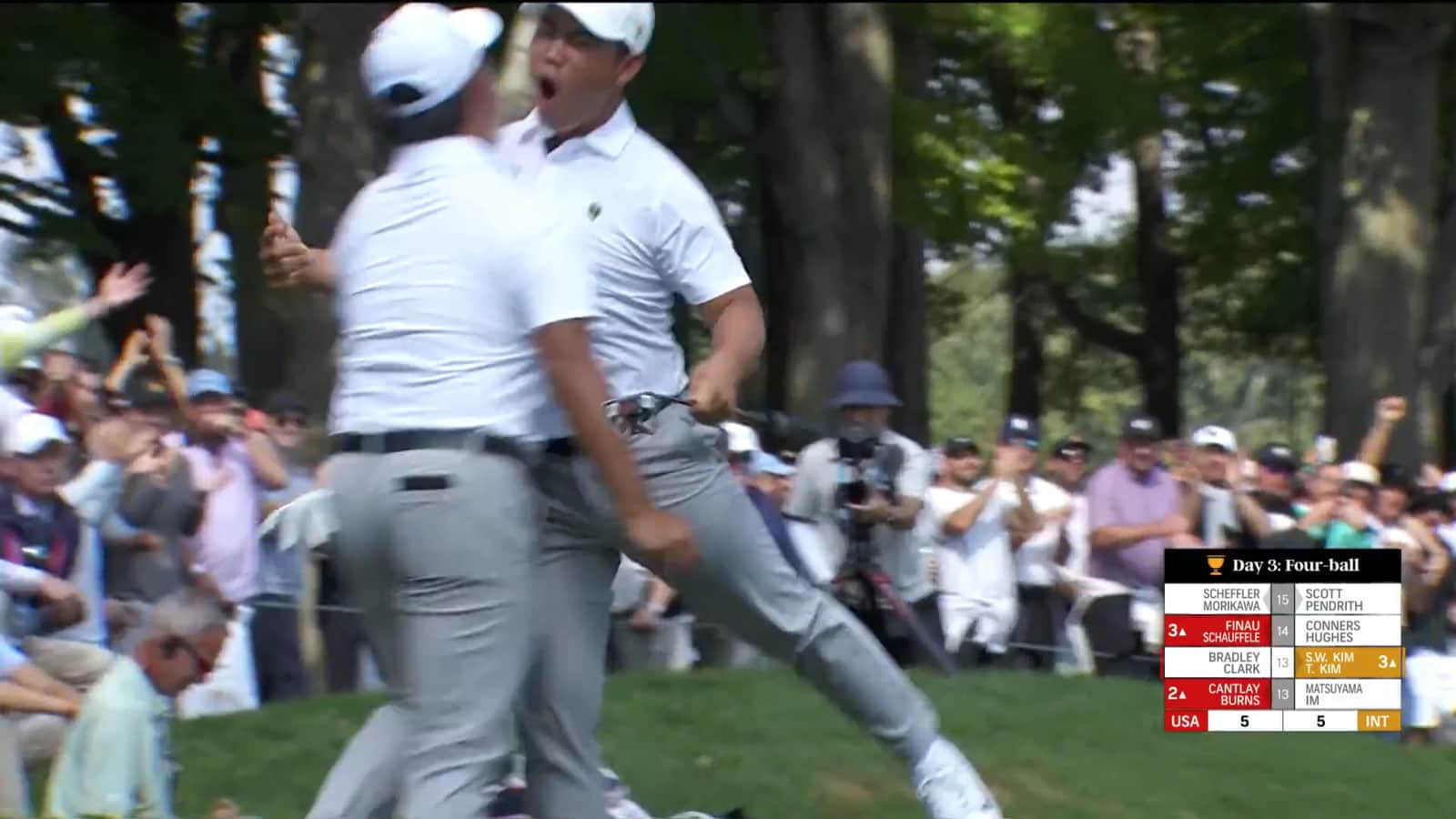 Tom Kim pours in 20-foot birdie putt at Presidents Cup