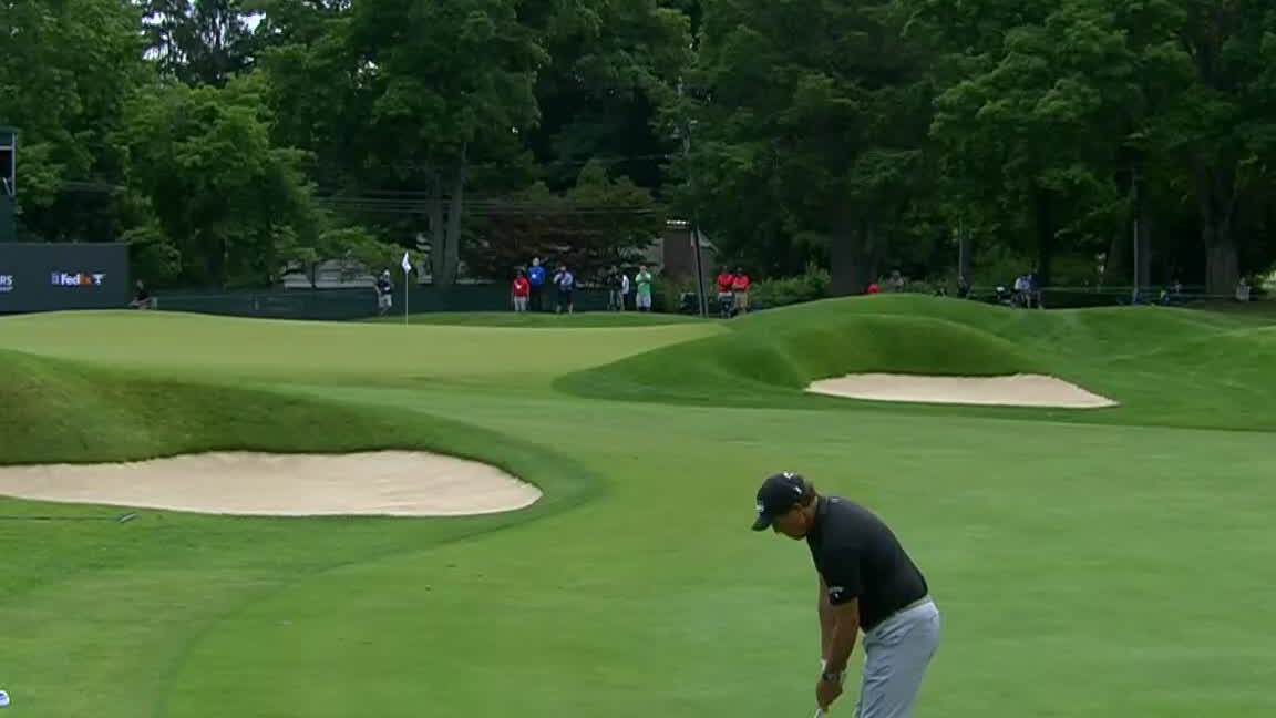 Phil Mickelson birdies No. 9 at Travelers