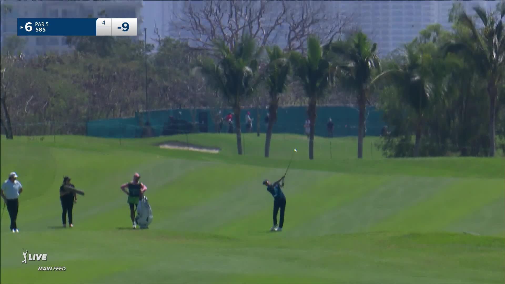 Alvaro Ortiz sinks a 30-foot eagle putt at Mexico Open