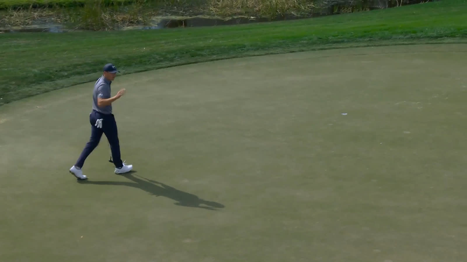 Jordan Spieth sinks a 20-foot birdie putt at Cognizant Classic