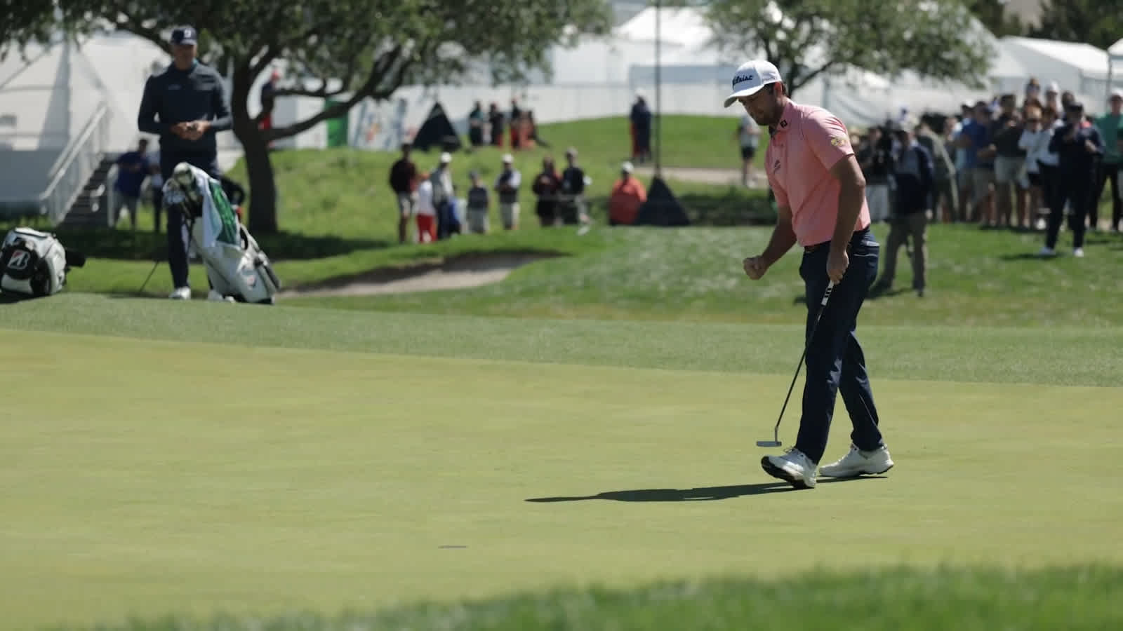 Davis Riley drains eagle putt to make cut at THE CJ CUP