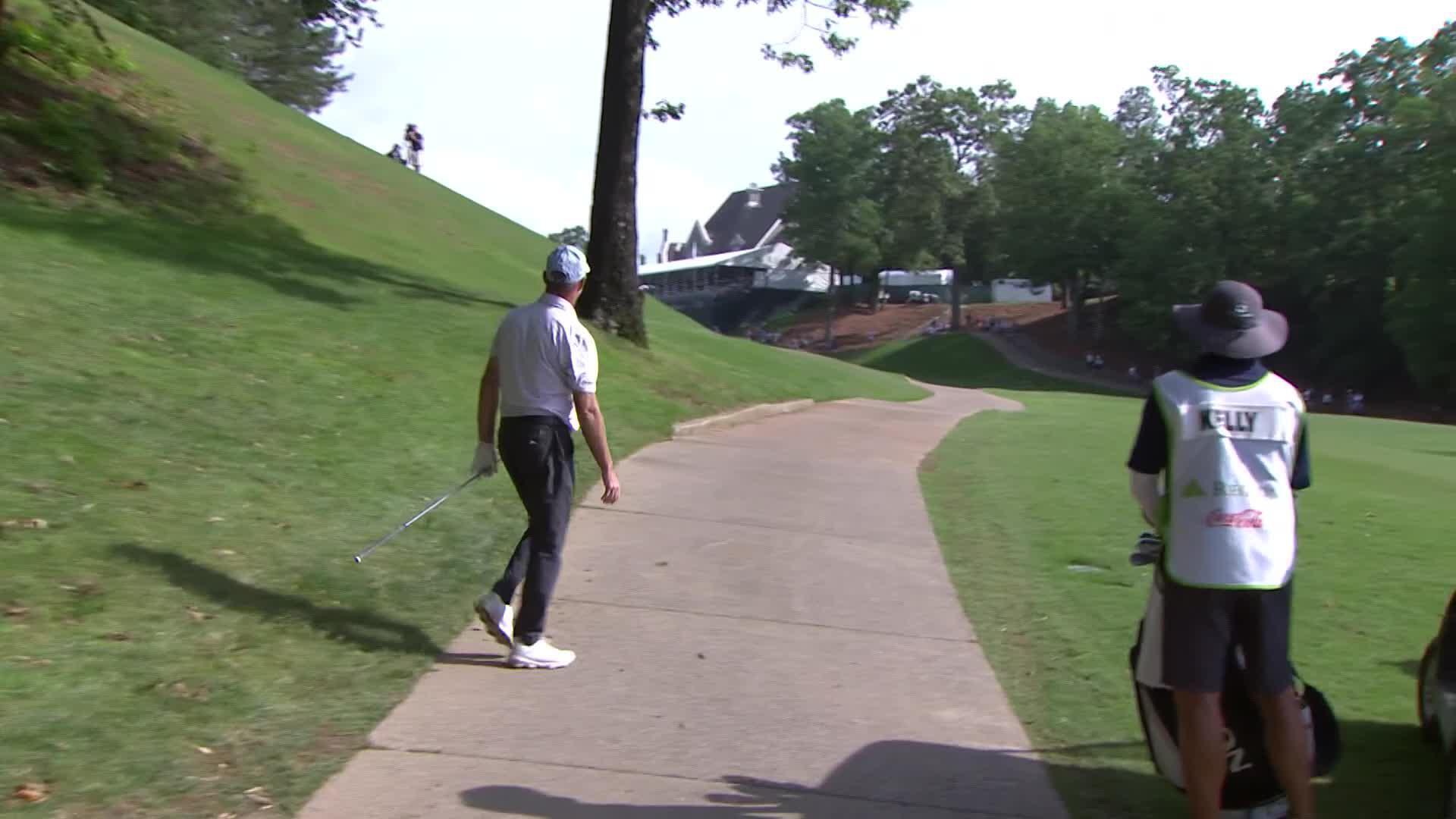 Jerry Kelly makes birdie on No. 18 at Regions Tradition