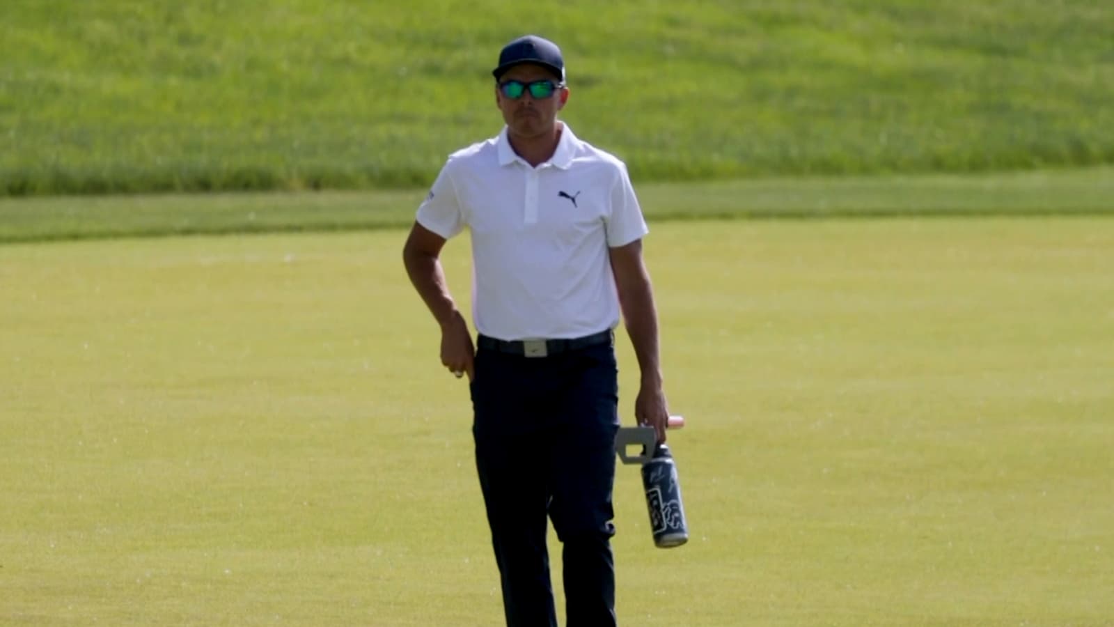 Rickie Fowler talks about water bottle he carries on the course
