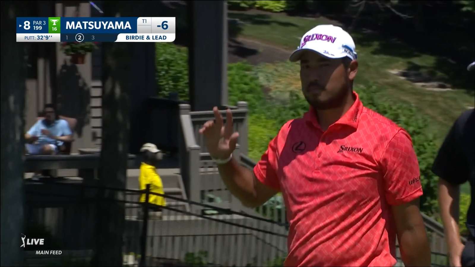Hideki Matsuyama sinks a 32-foot birdie putt to take the lead at the Memorial