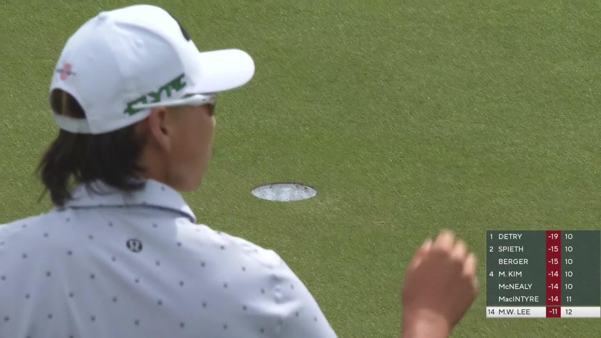 Min Woo Lee chips in for eagle at WM Phoenix Open