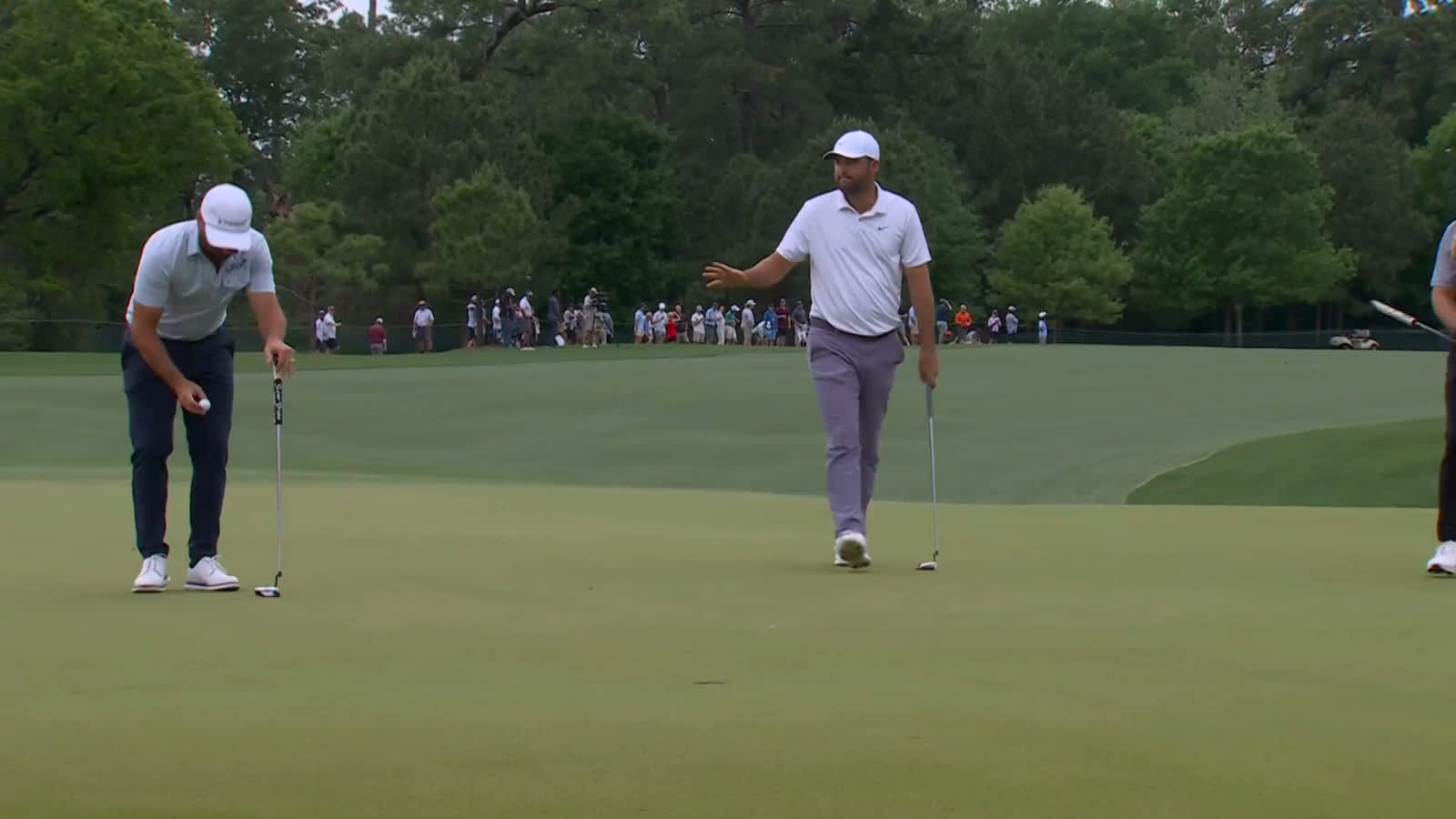 Scottie Scheffler rolls in 27-footer for birdie at Houston Open