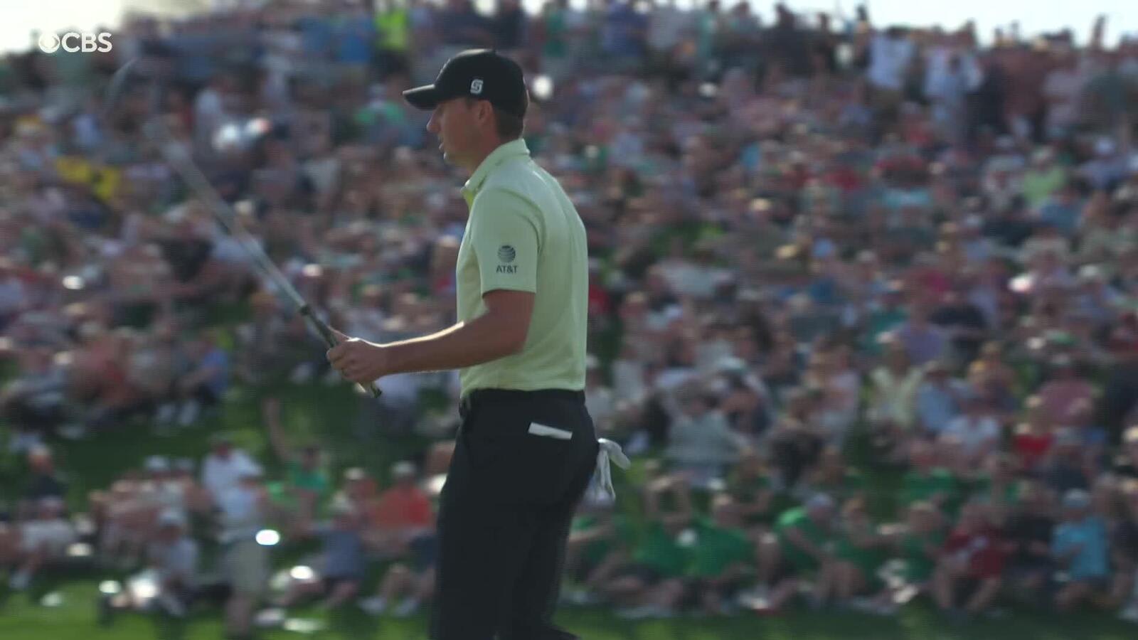 Jordan Spieth holes 16-footer for par and bogey-free 67 at WM Phoenix Open