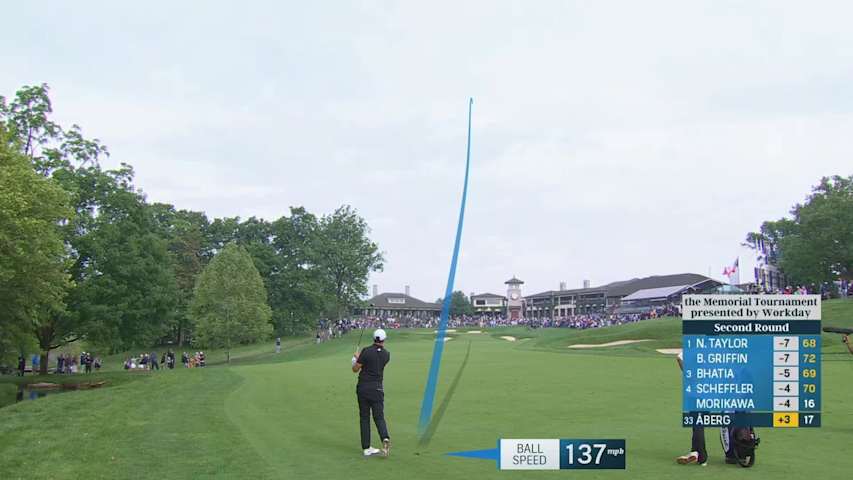 Ludvig Åberg makes birdie on No. 18 at the Memorial