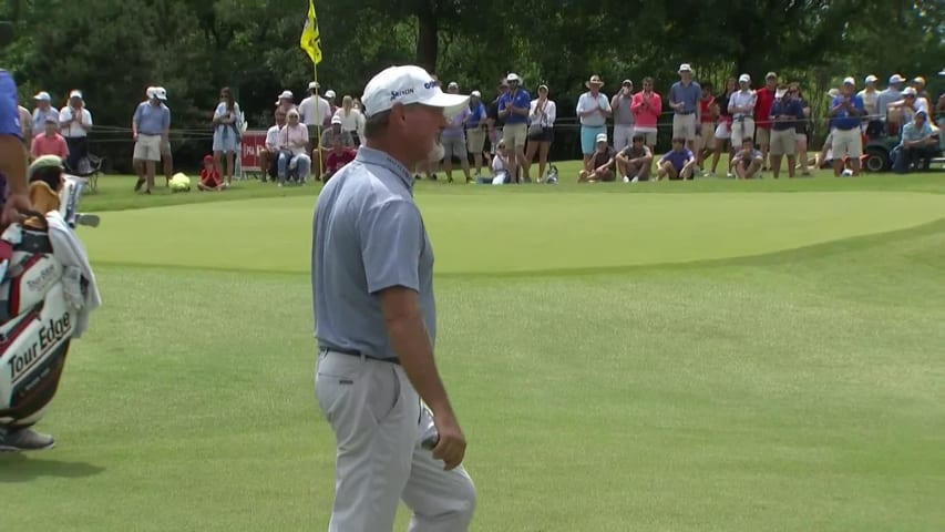 Jerry Kelly pitches close to set up birdie at the KitchenAid Senior PGA