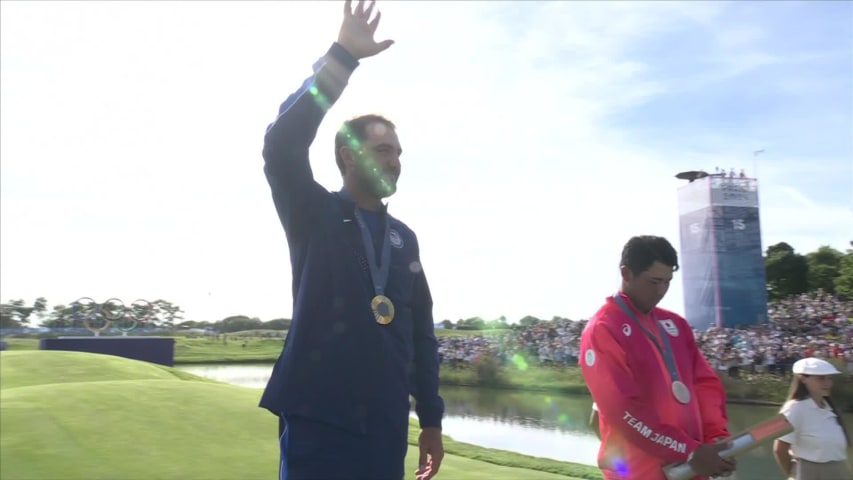 Scottie Scheffler’s gold medal presentation at Olympic Men's Golf