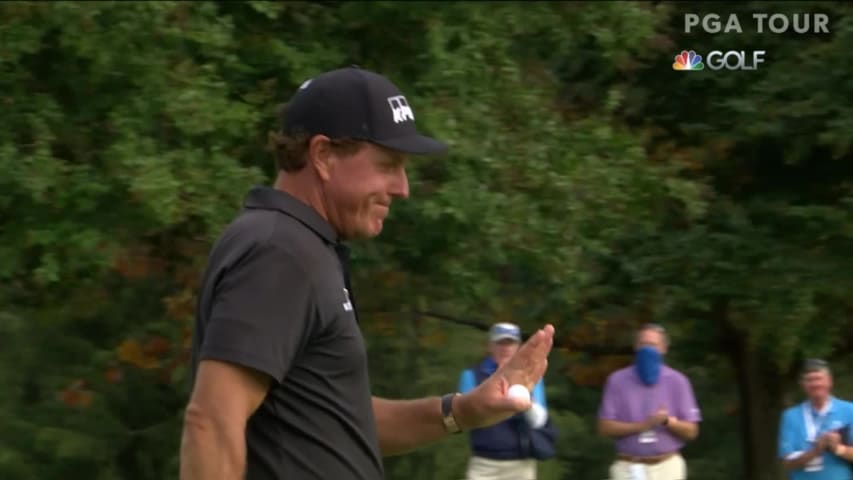 Phil Mickelson makes birdie on  No. 18 to win the Dominion Energy