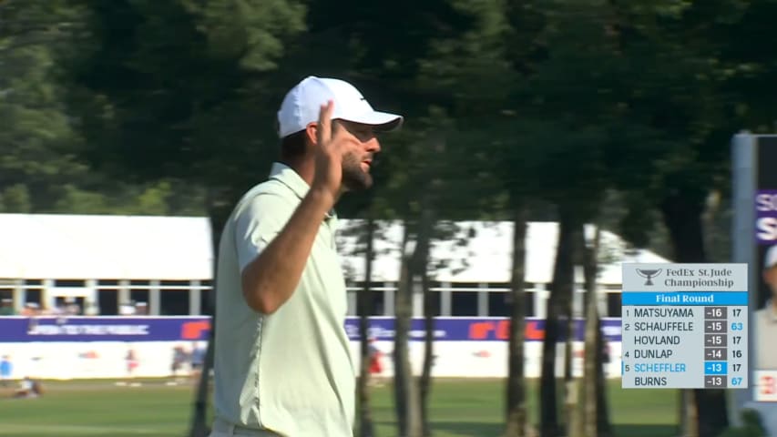 Scottie Scheffler drains a 41-foot birdie putt at FedEx St. Jude