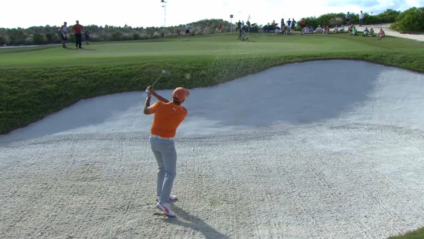 Rickie Fowler's bunker play leads to birdie on No. 15 at Hero