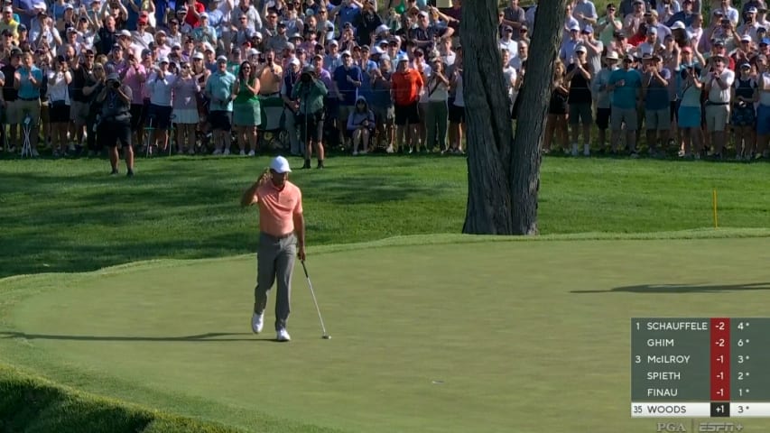 Tiger Woods drains birdie putt at PGA Championship