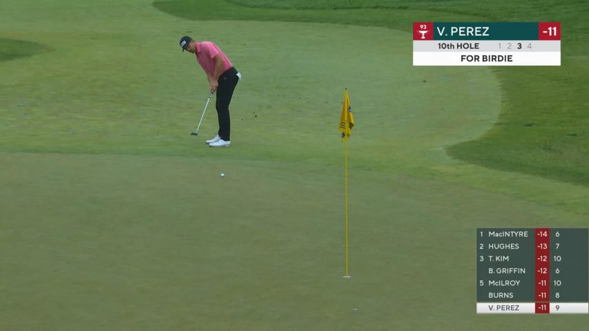 Victor Perez sinks birdie putt from just off the green at RBC Canadian