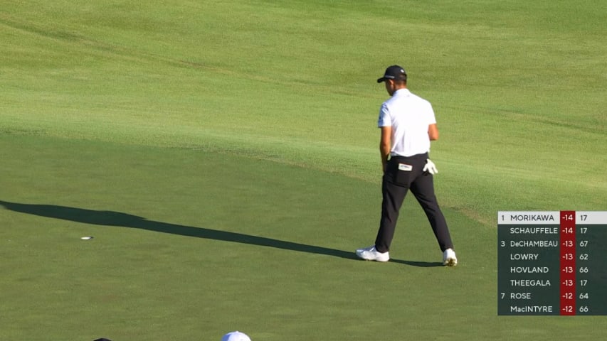 Collin Morikawa holes birdie putt to tie for the lead at PGA Championship