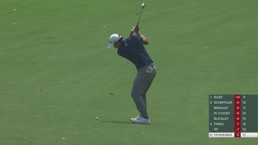 Collin Morikawa dials in approach to set up birdie at Charles Schwab