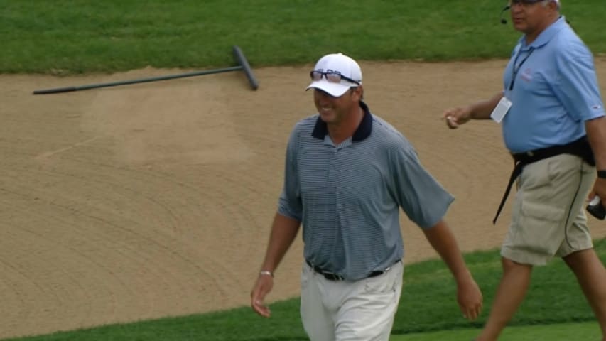 Toni Kukoc's skillfull chip-in for birdie at Encompass