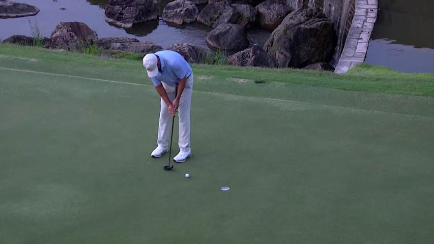 Shane Bertsch makes birdie on No. 18 at Regions Tradition