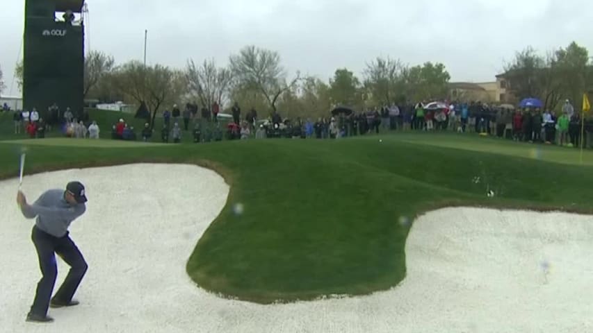 Matt Kuchar gets up-and-down from bunker to make birdie at Waste Management