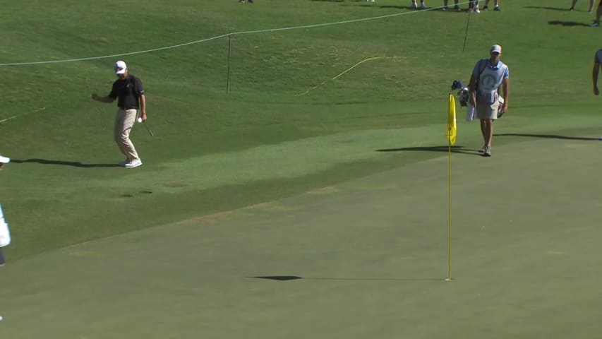 Charlie Wi chips in for birdie at Tradition