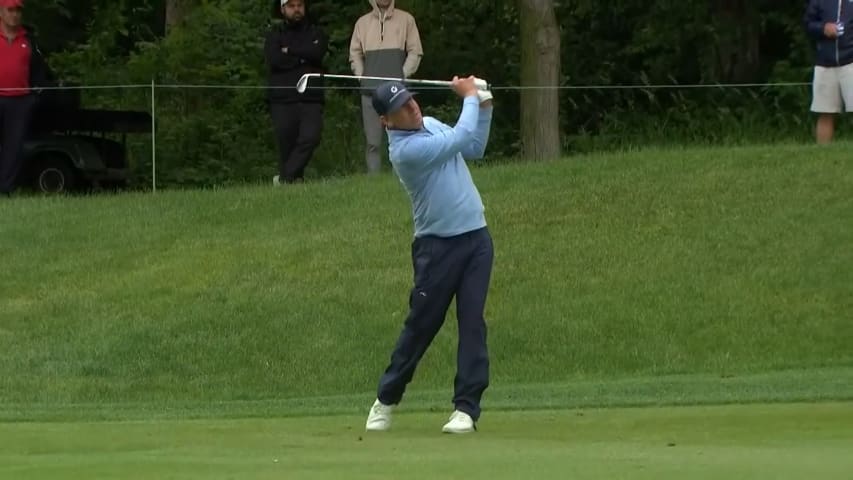 Justin Leonard uses the backstop to set up birdie at American Family Insurance Championship