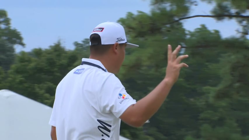 Sungjae Im rolls in lengthy birdie putt from fringe at TOUR Championship