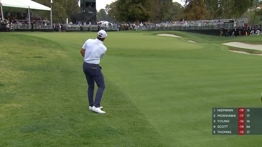 Cameron Young chips it close to set up birdie at Genesis