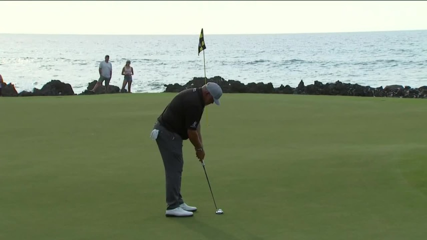 Darren Clarke drains clutch birdie putt at Mitsubishi