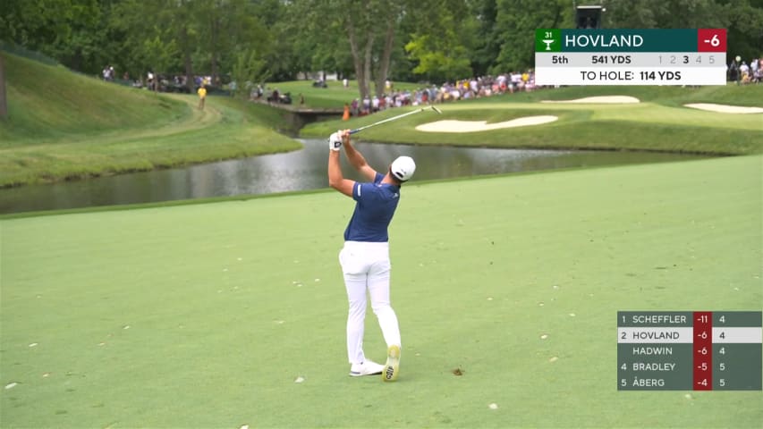 Viktor Hovland spins approach to set up birdie at the Memorial